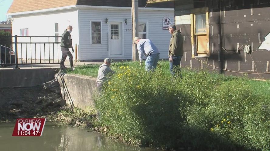 Volunteers help with cleanup of Delphos Canal