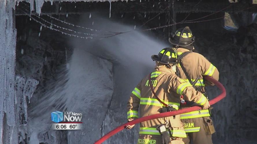 Early morning fire destroys barn in Allen County