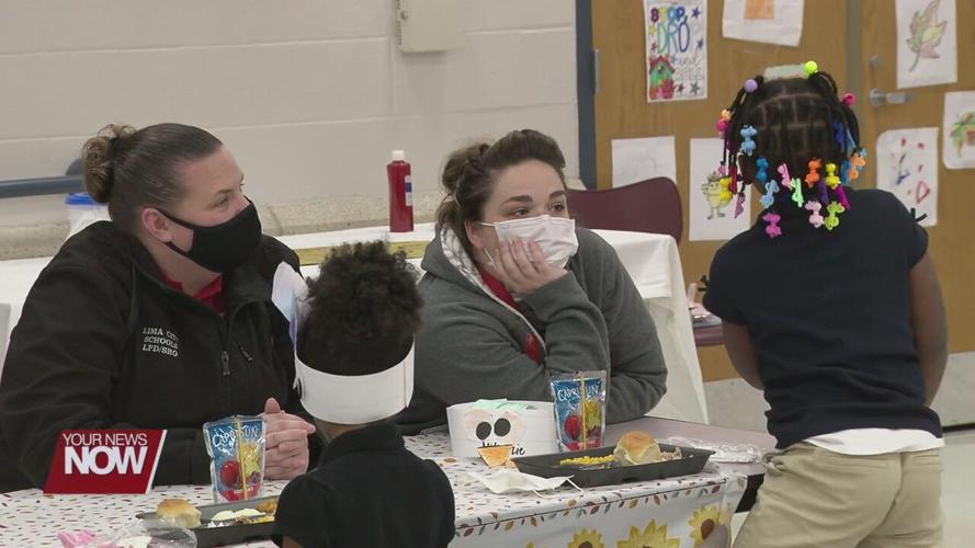 Freedom Elementary Kindergarteners share Thanksgiving meal with school resource officers