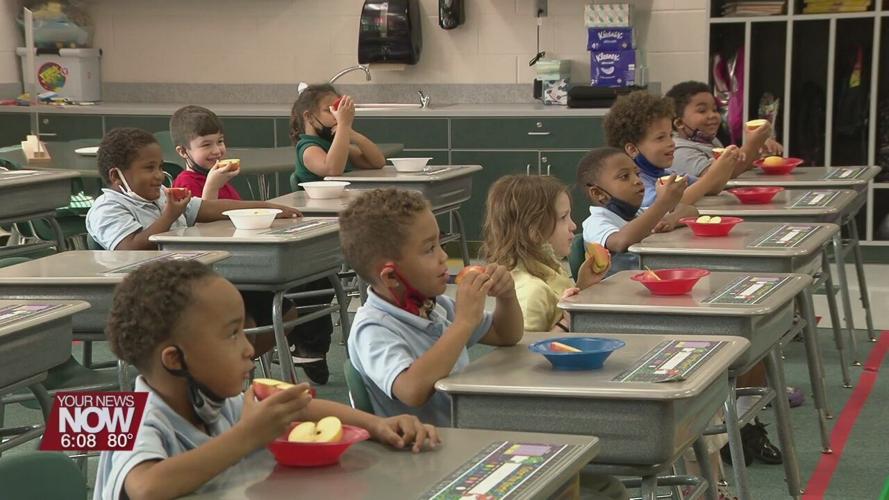 Liberty Arts Magnet kindergarteners participate in the 2021 Great Lakes Great Apple Crunch