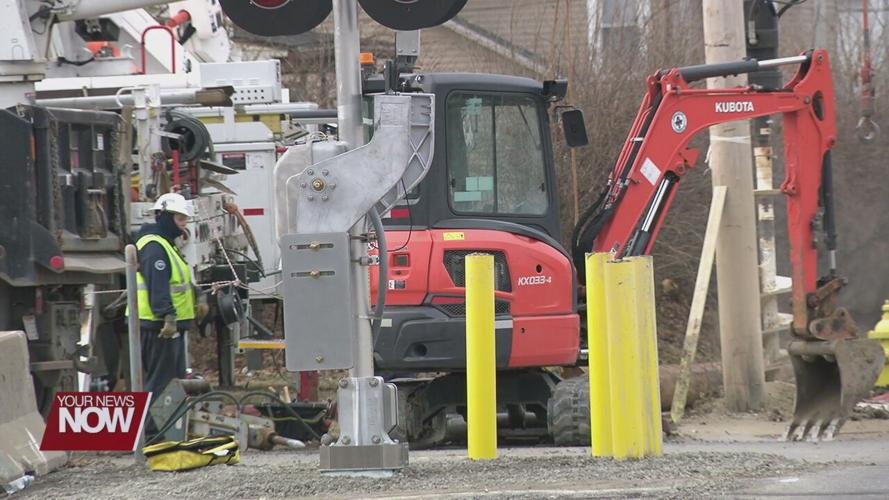 Gas line break causes road closure in Lima