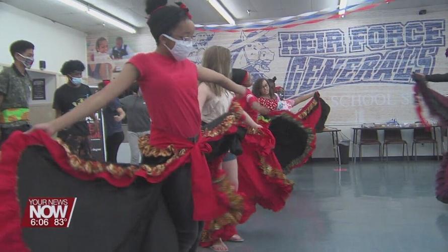 Dancing & acting lessons in Youth for Change session
