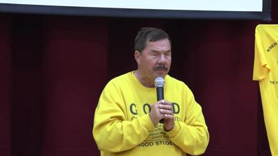 Ohio Teacher Uses Loss of Sight to Teach Students About Overcoming Obstacles