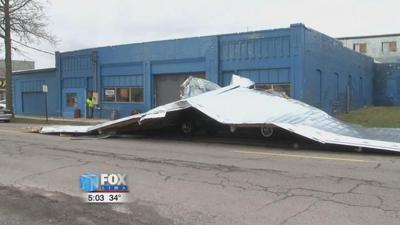 High winds cause Royal Inn roof to fly off