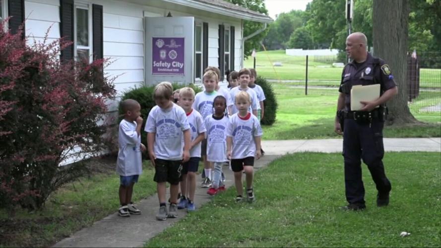 Officer Mericle highlights Safety City at Lima Kiwanis meeting