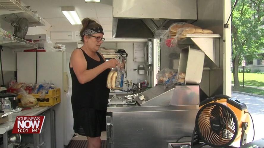 Heat wave not stopping Lima residents from getting out to work and complete daily routines