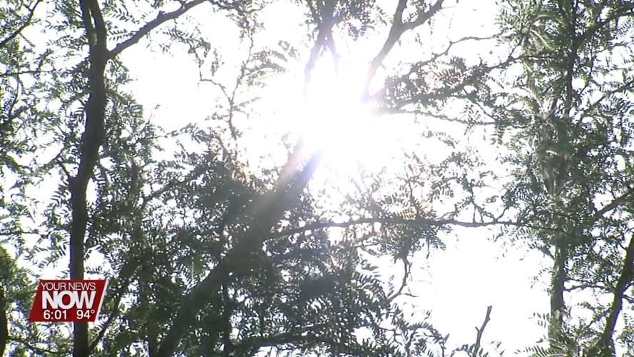 Heat wave not stopping Lima residents from getting out to work and complete daily routines
