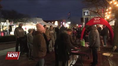 Mix 103.3 Flips the Switch on Downtown Lima's Christmas tree