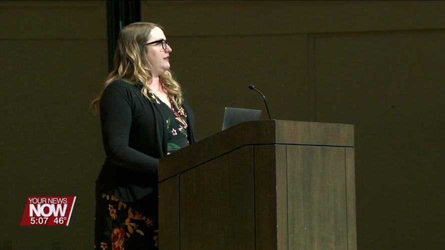 Professor speaks to Bluffton University students about authenticity in the digital age