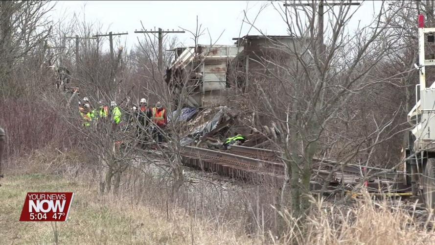 Crews called in to clean up fertilizer after a train derails in Auglaize County