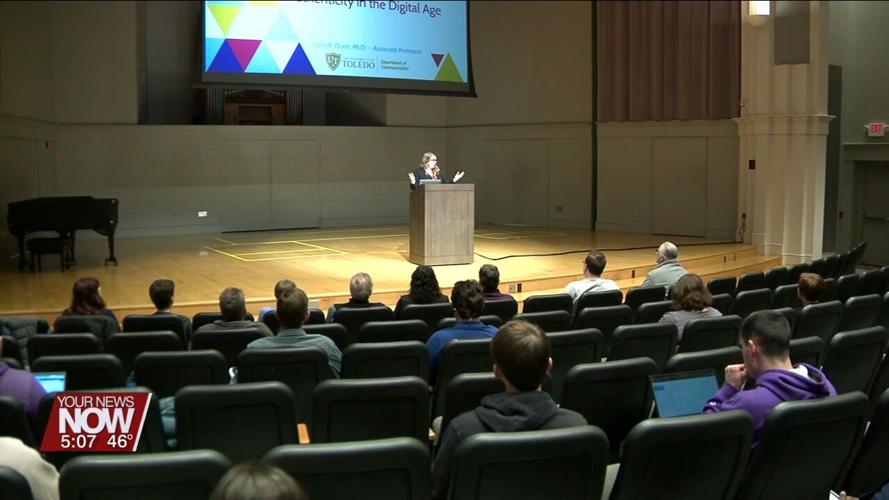 Professor speaks to Bluffton University students about authenticity in the digital age