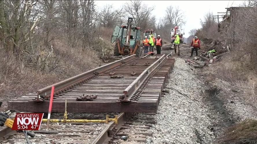 Crews called in to clean up fertilizer after a train derails in Auglaize County