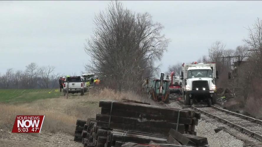 Crews called in to clean up fertilizer after a train derails in Auglaize County