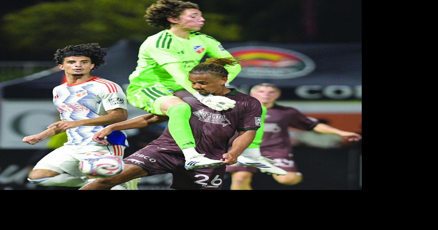 Foxes fall to Cincinnati, eliminated from playoffs