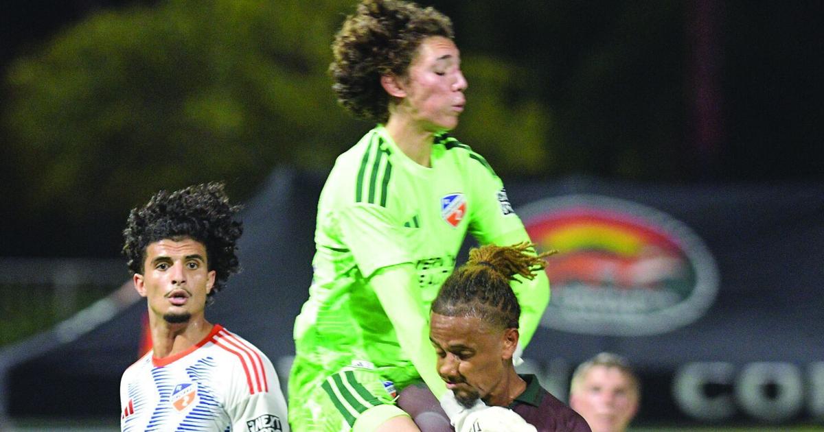 Foxes fall to Cincinnati, eliminated from playoffs
