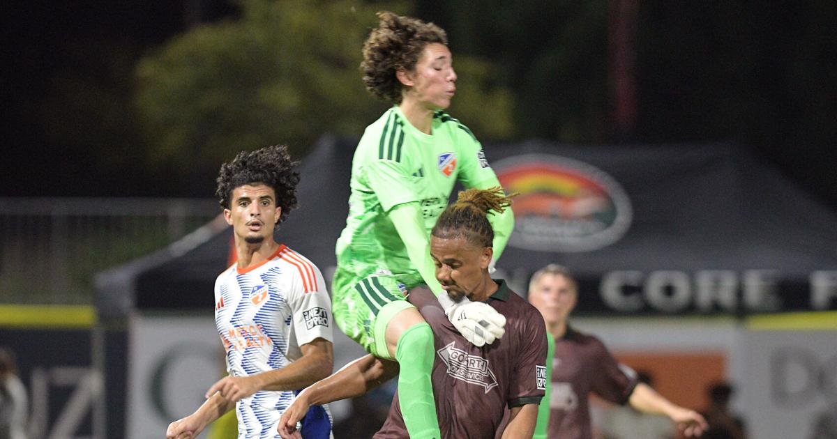 Foxes fall to Cincinnati, eliminated from playoff contention