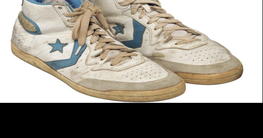 Contrato Decimal Curso de colisión Michael Jordan UNC game-worn Converse basketball shoes sell for $120,000 -  Tar Heel Times - 8/31/2022