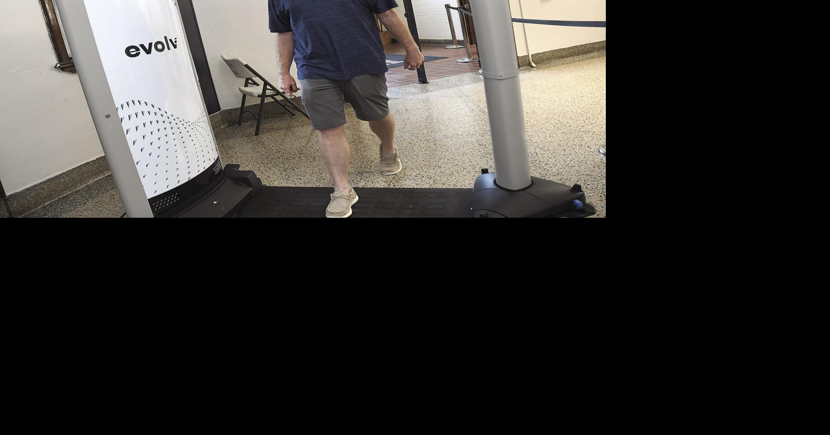 Parents, students see scanner demonstration News