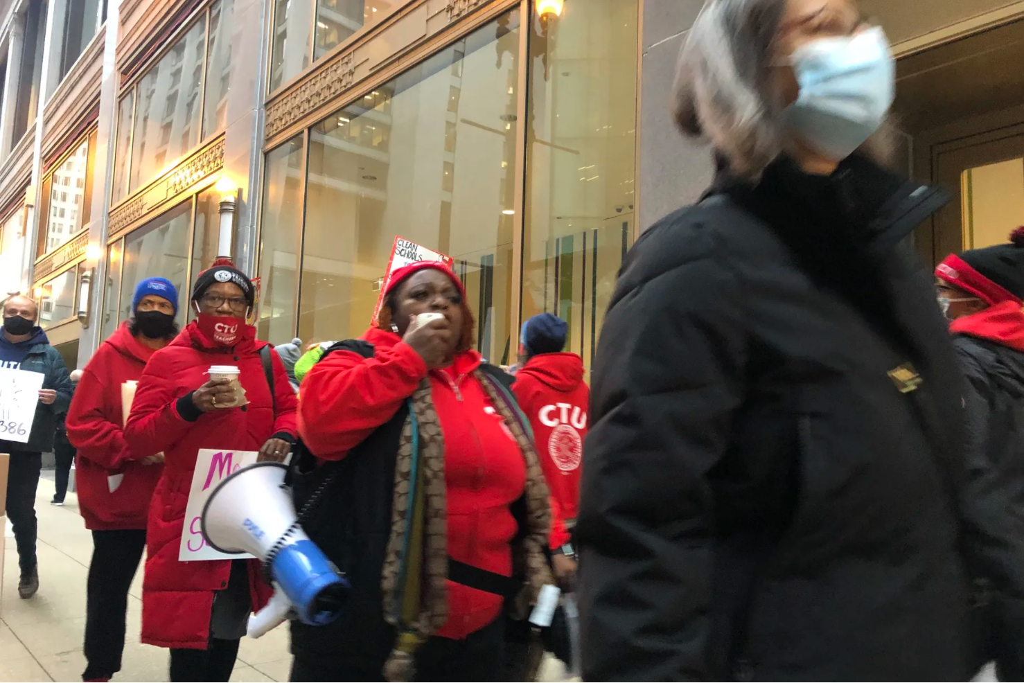 Board rejects Chicago union bid to block lifting of school mask mandate ...