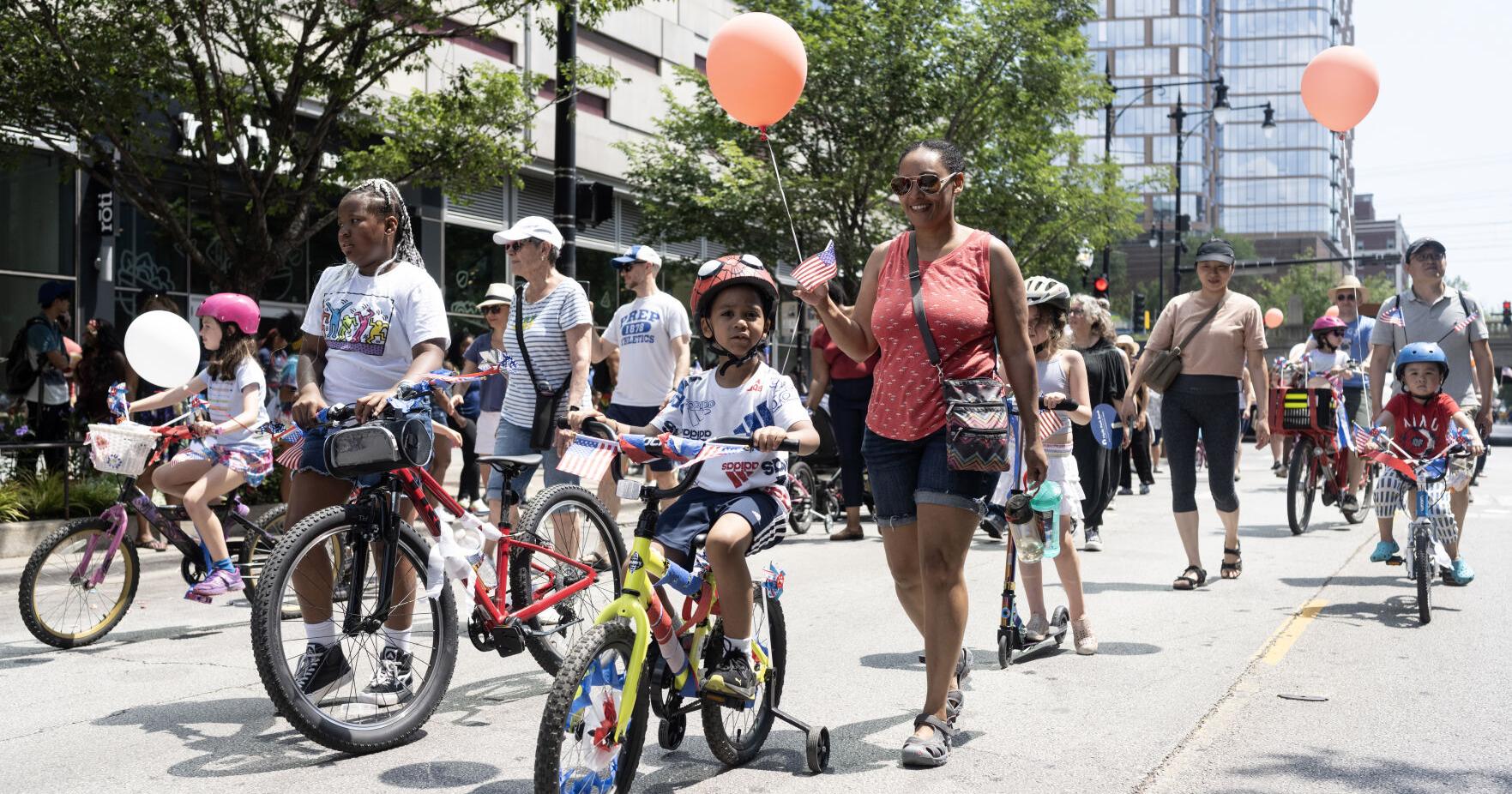 Successful 4th on 53rd signals 'good times ahead' for Hyde Park | Evening Digest - Vimarsana News