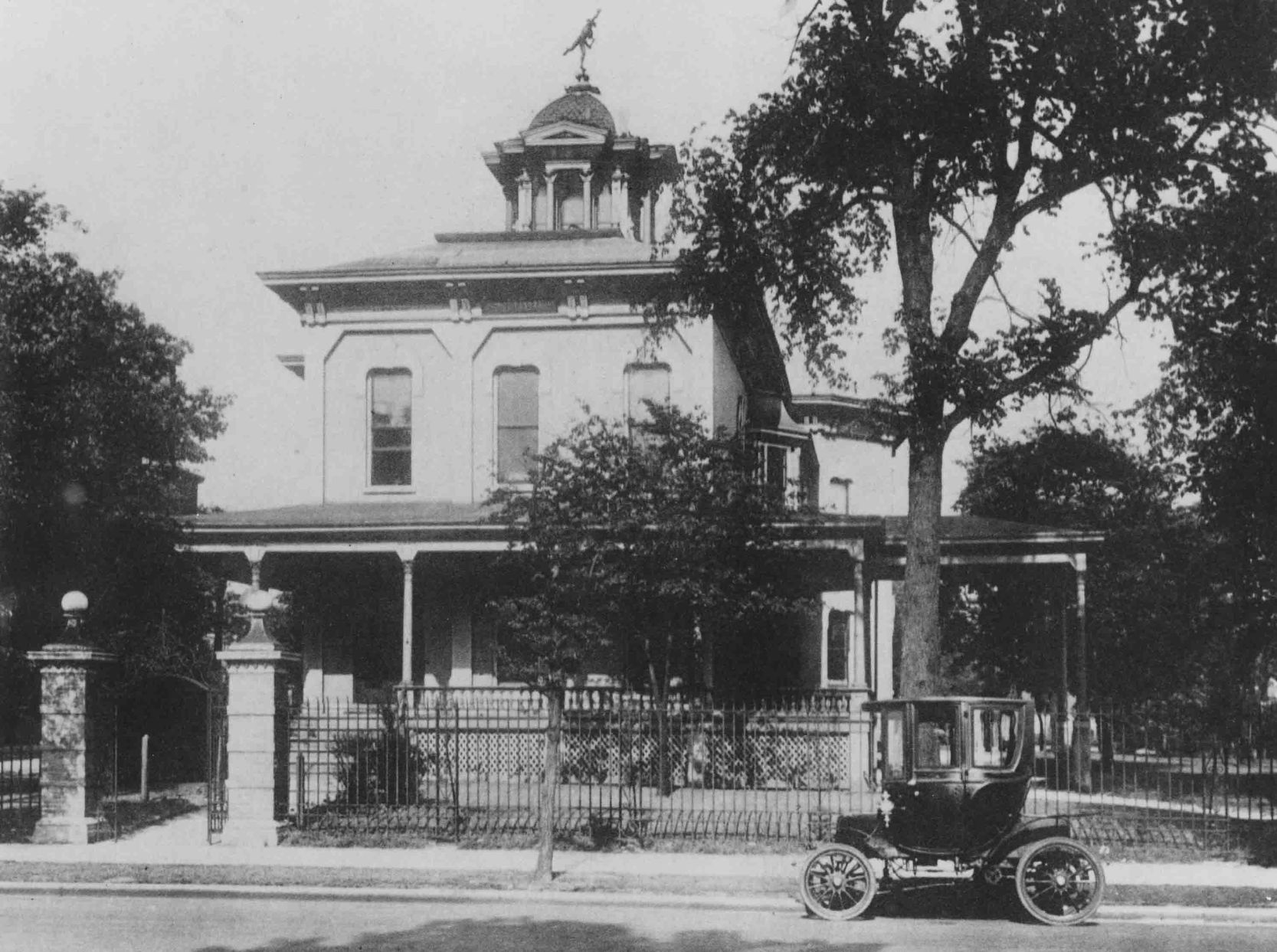 Lost Hyde Park: Finding neighborhood history just around the