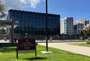 Chicago Üniversitesi Hukuk Fakültesi'nde dizüstü bilgisayar yasağı