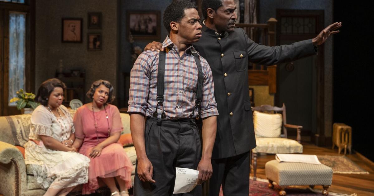 ‘Big White Fog’ opens Court Theatre season | Arts & Entertainment ‘Big White Fog’ opens Court Theatre season | Arts & Entertainment
