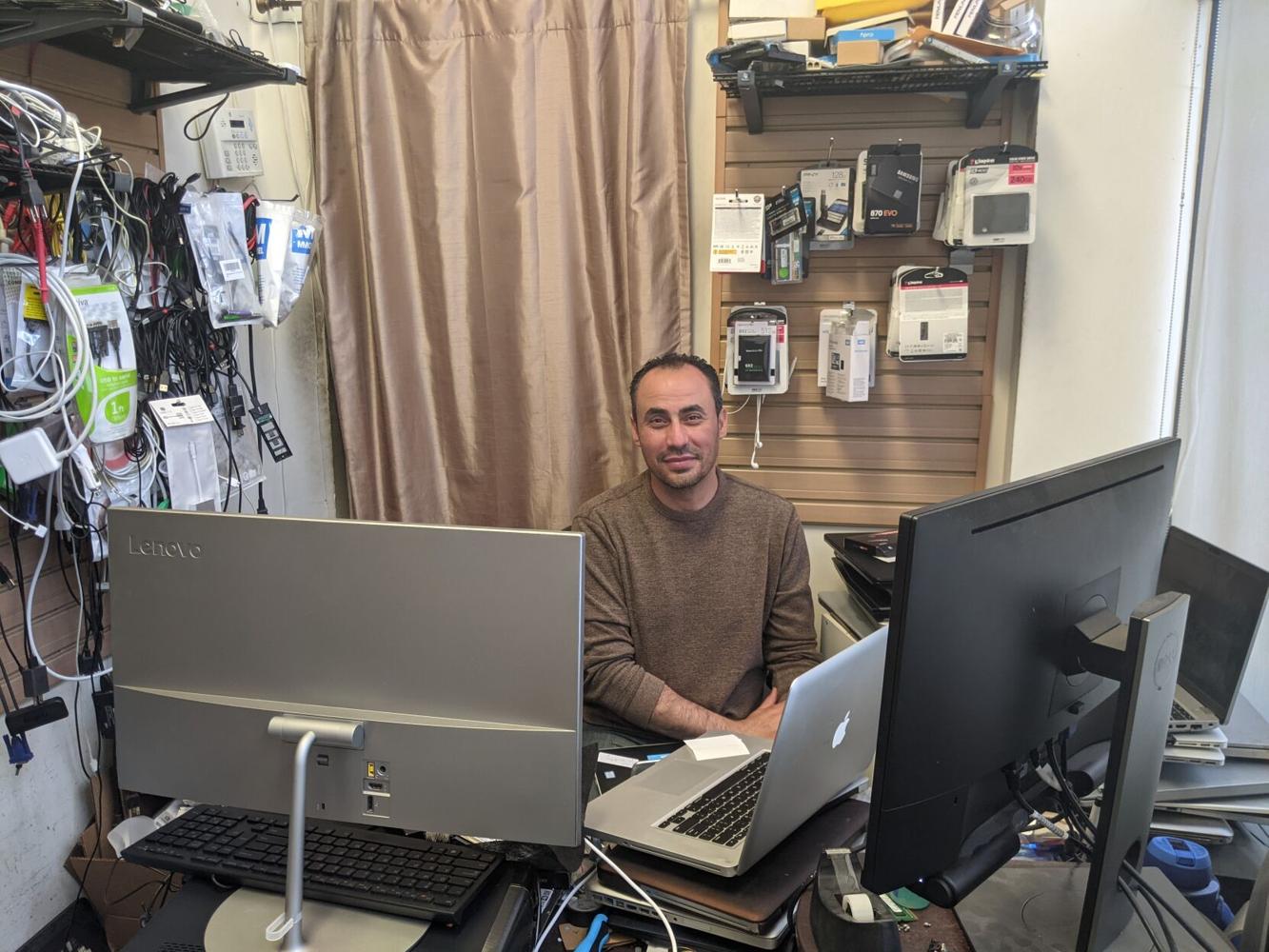 At Hyde Park Computer Center, a decade of repairs and chit chat