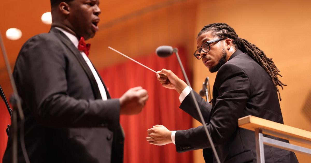 Hawk Opera Singer A fascinating sneak peek at Lyric Opera’s upcoming season | Arts ...