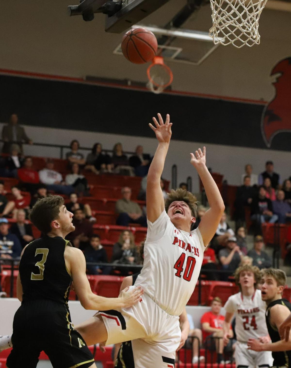 Boys Basketball Pirates Quick Start Fades Early Sandies Set