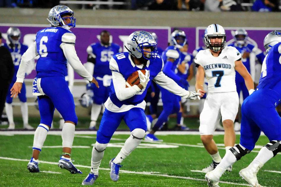 FOOTBALL Matadors lose traction late in first half, fade in the