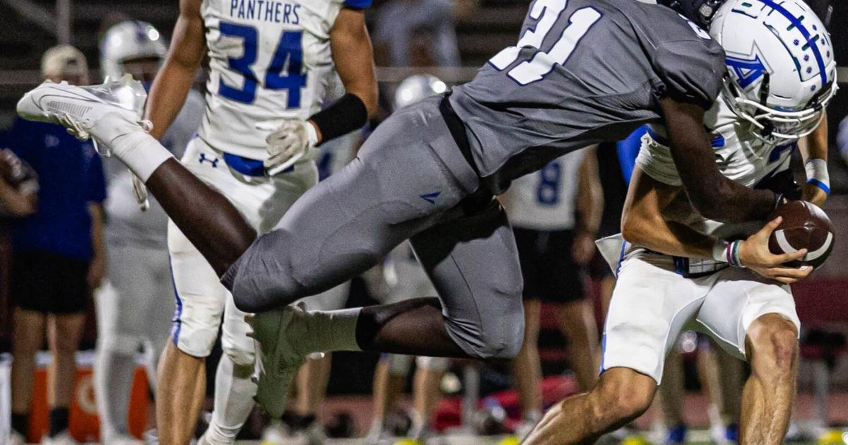 FOOTBALL | Warriors drop a razor-thin 22-21 decision in defensive ...