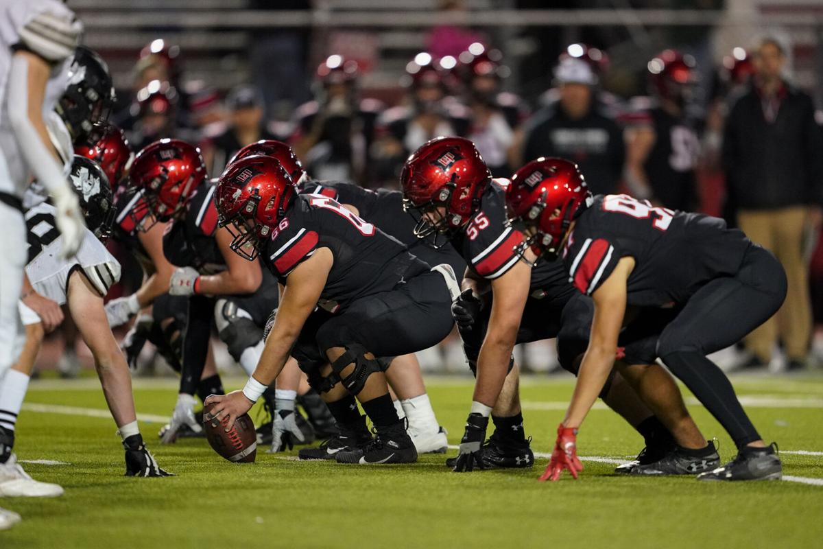 Football Familiar Foe A Stern Challenge Are Up Next For Lubbock Cooper In The 5a Regional Round Lubbock Cooper Hubcitypreps Com