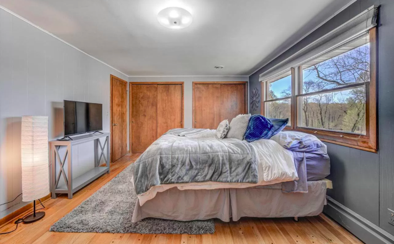 PHOTOS Home on Cedar Lake for sale Business