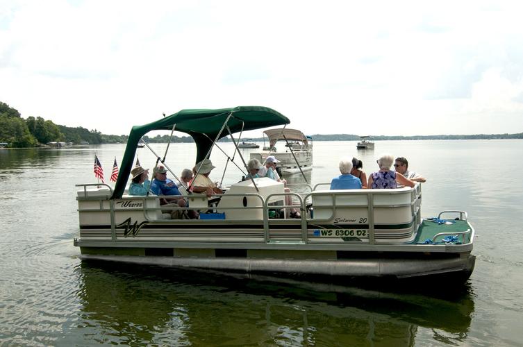 Star Prairie: Seniors' pontoon ride organized by volunteers | Local ...