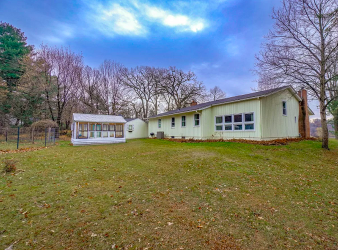 PHOTOS Cozy house on Lake Mallalieu for sale Business