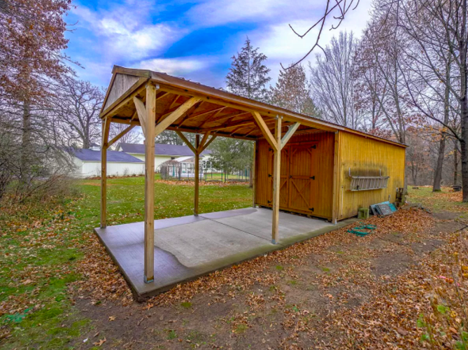 PHOTOS Cozy house on Lake Mallalieu for sale Business