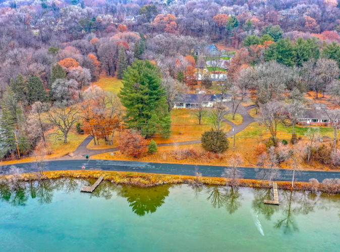 PHOTOS Cozy house on Lake Mallalieu for sale Business