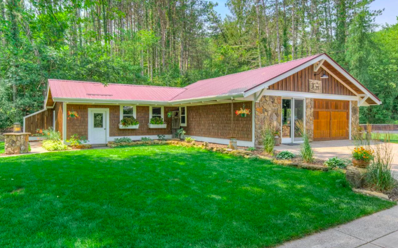 PHOTOS A must see house for sale in Maiden Rock Business