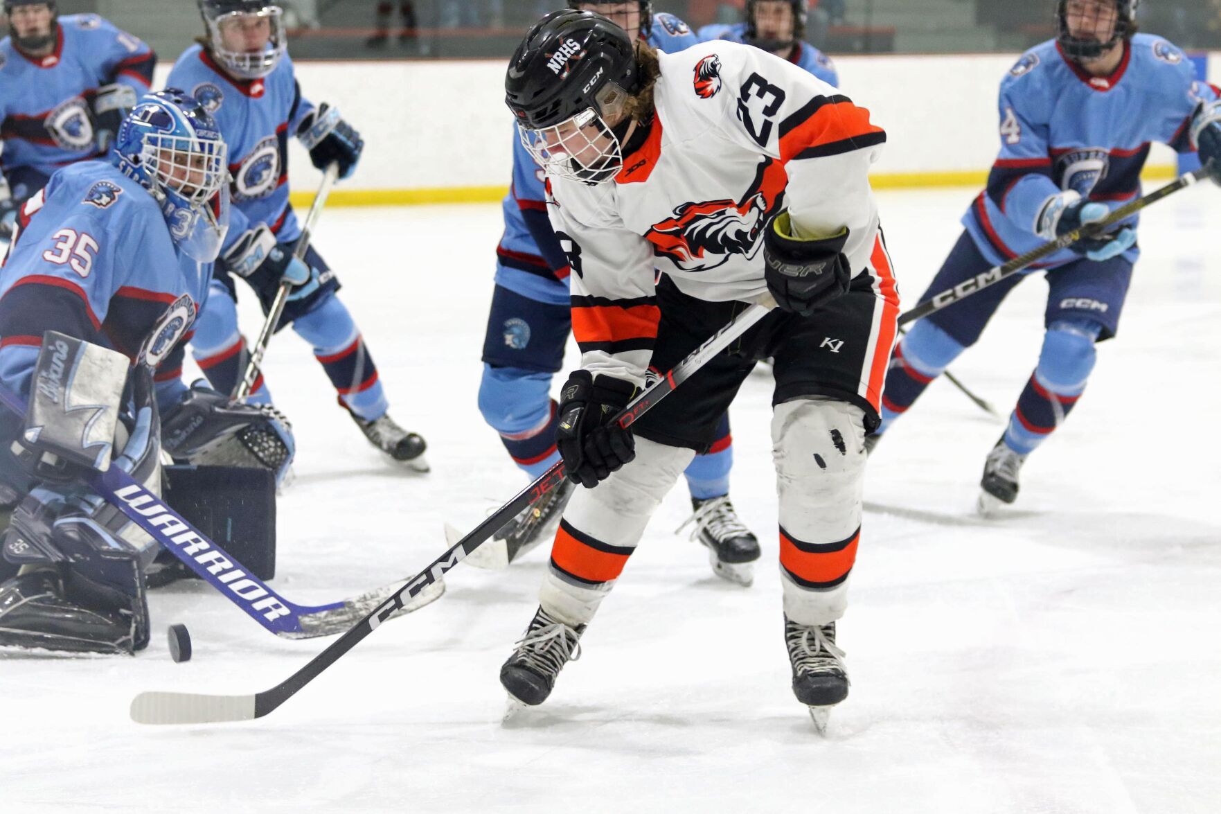 Boys Hockey Tigers play like defending state champs in win over