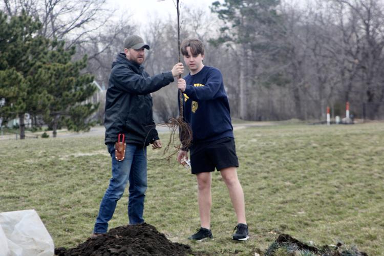 Mroz assists in planting