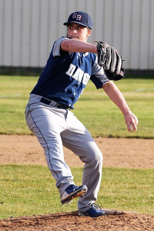 Reynolds, Bulldogs win season opener at CV
