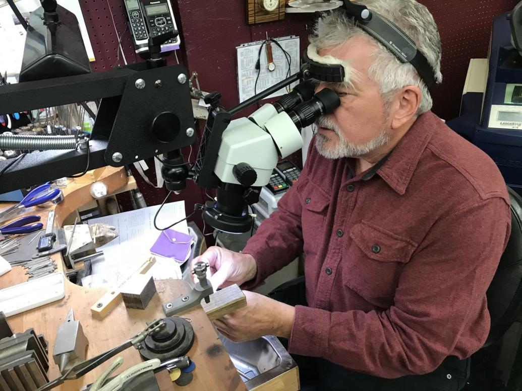 Gemologist joins Walker’s Jewelry News