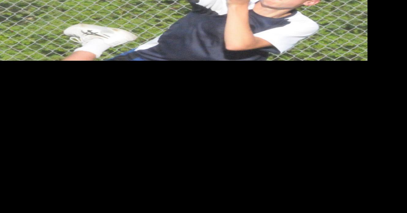 27 athletes head to tennis districts