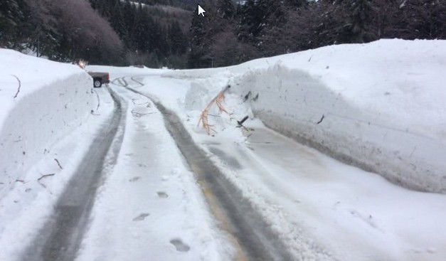 I 90 Over Snoqualmie Pass Back Open Stevens White Pass Could Reopen