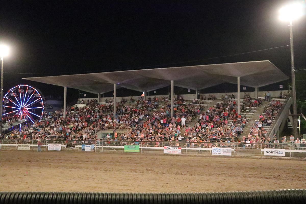 Leaders take the board after first night at Moses Lake Roundup Rodeo