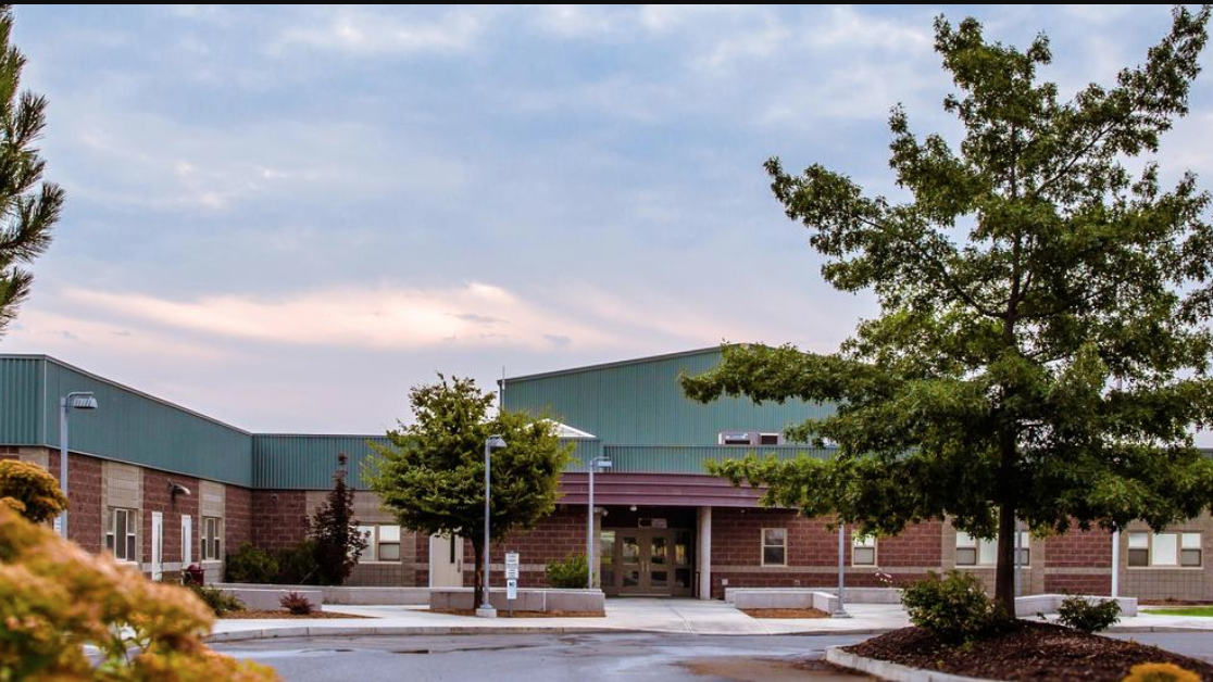 Moses Lake school goes into lockdown after report of shots fired Moses Lake school goes into lockdown after report of shots fired