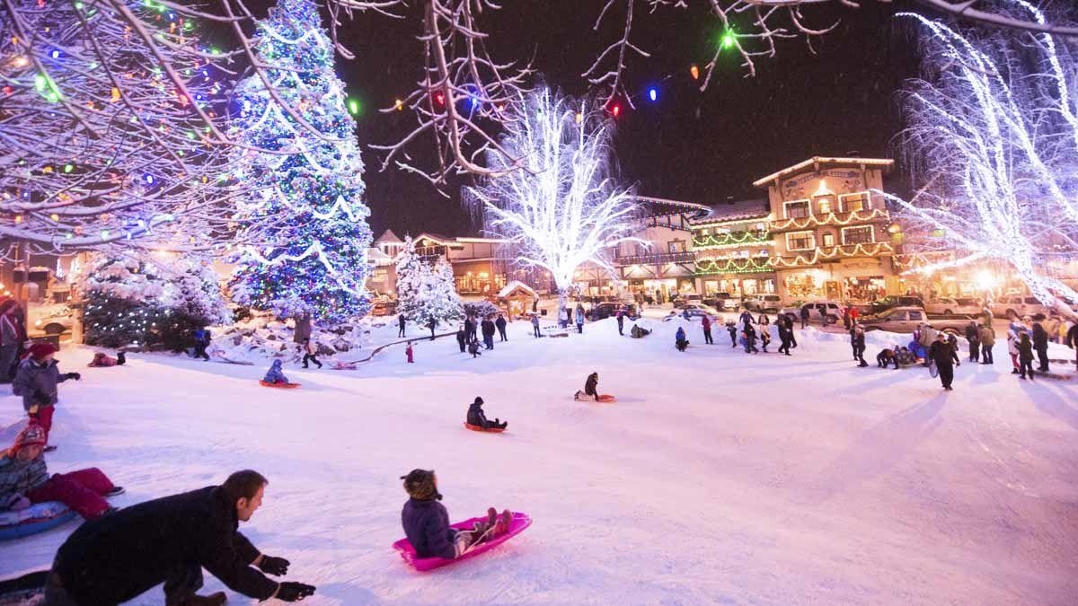 Christmas Lighting A Yearly Highway 2 Traffic Clog Turns To Flagging Plan Columbia Basin Ifiberone Com