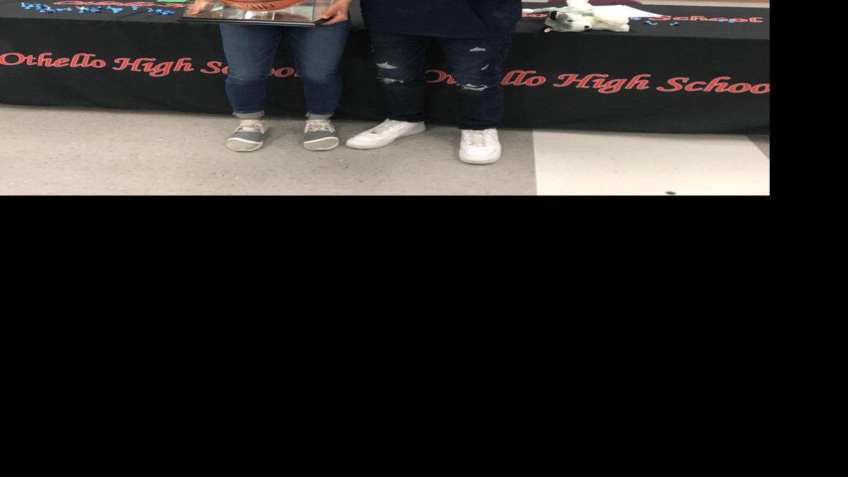 Othello Has Two Seniors Sign To Continue Athletic Careers Into