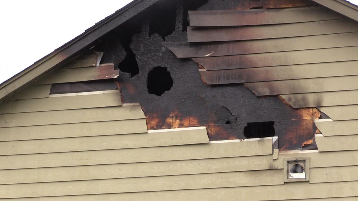 Lightning strikes Moses Lake house, starts fire while no one was home
